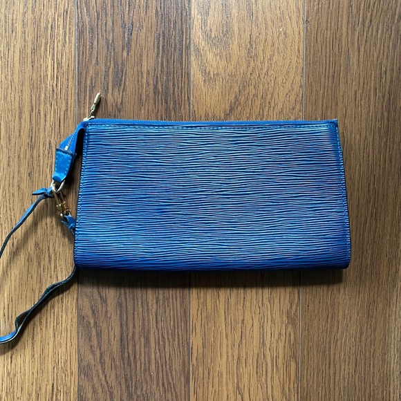 Authentic Louis Vuitton Pochette - Picture 3 of 12